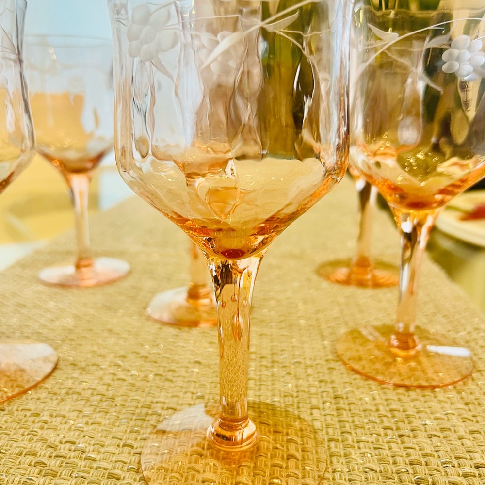 Set of 7 Morgantown Pink Depression Glass Wine Goblets Grape Vine Etched - Picture 4 of 4